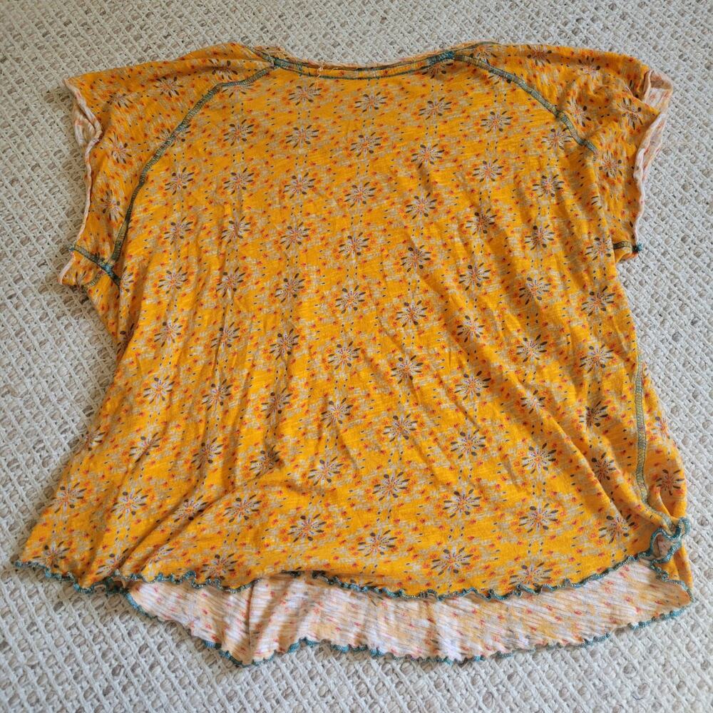 Women’s Yellow Floral Short Sleeve Top - Picture 7 of 7